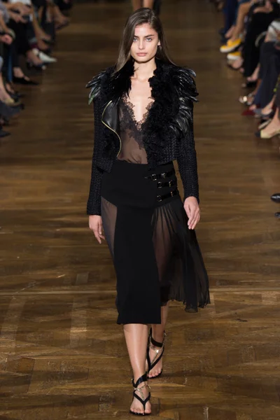 Look 15